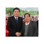 化州市委常委、宣传部长冯浪（左） 吕俊华会长（右）